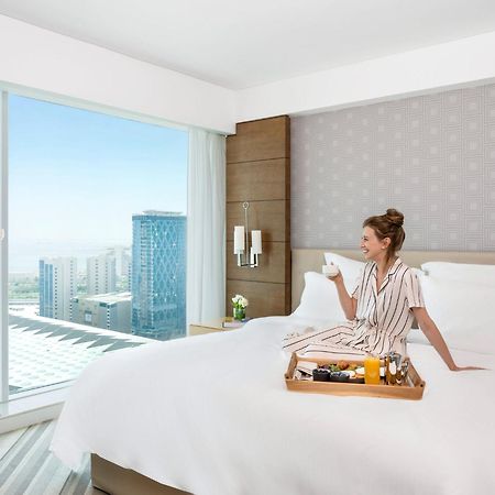 Pullman Doha West Bay Otel Dış mekan fotoğraf A guest room at the hotel