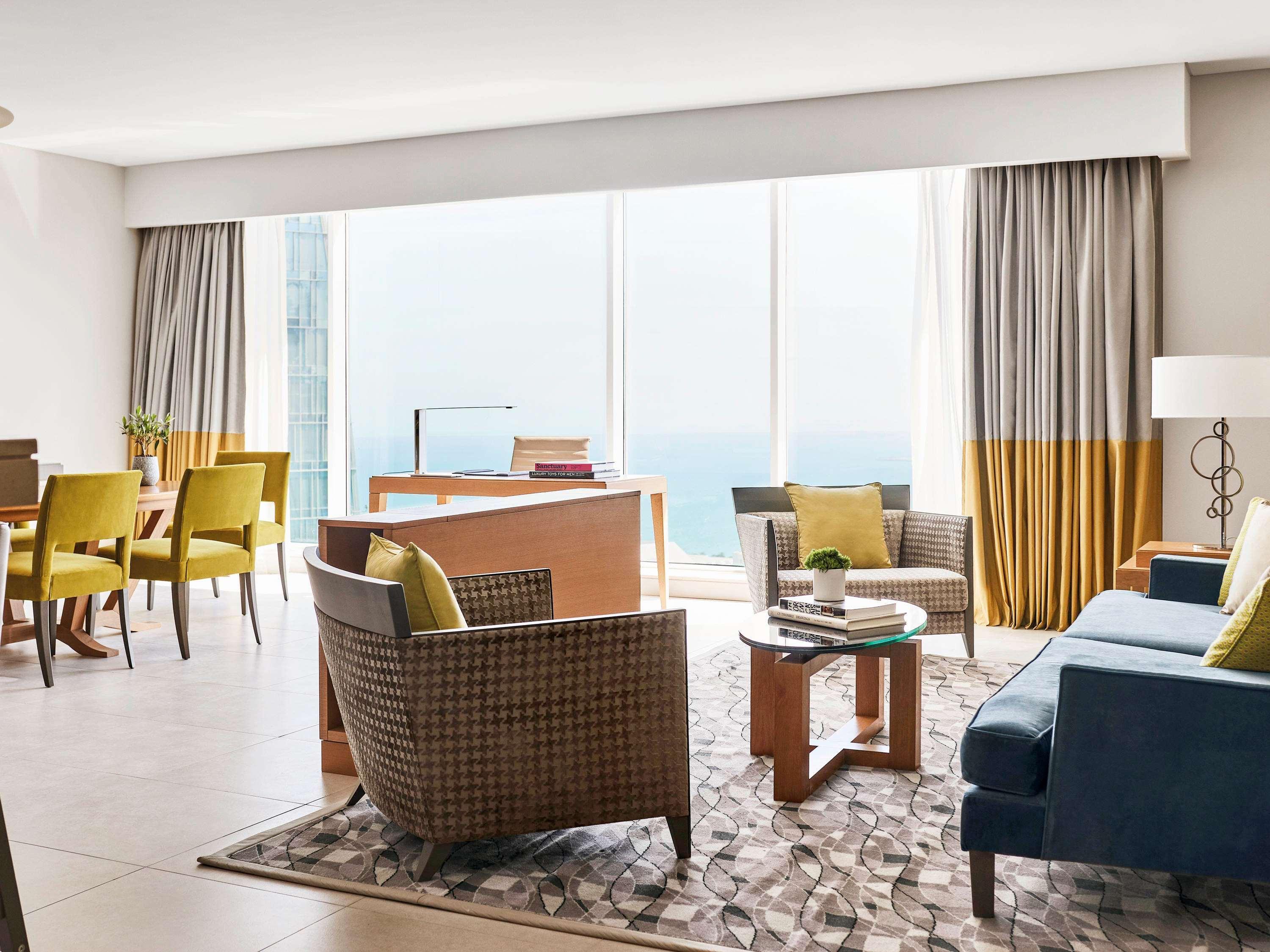 Pullman Doha West Bay Otel Dış mekan fotoğraf A living room at the Atlantis Paradise Island