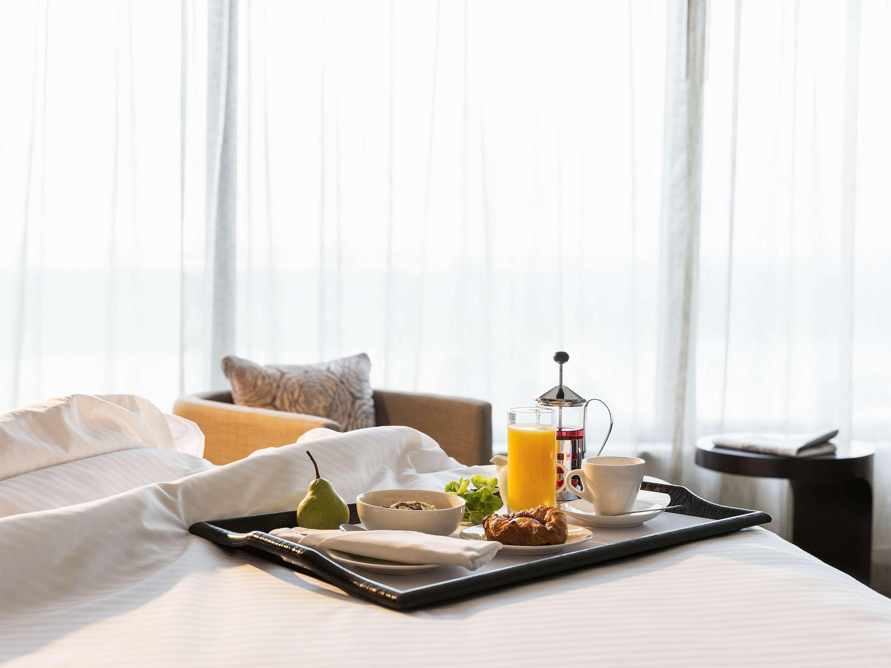 Pullman Doha West Bay Otel Dış mekan fotoğraf Room service