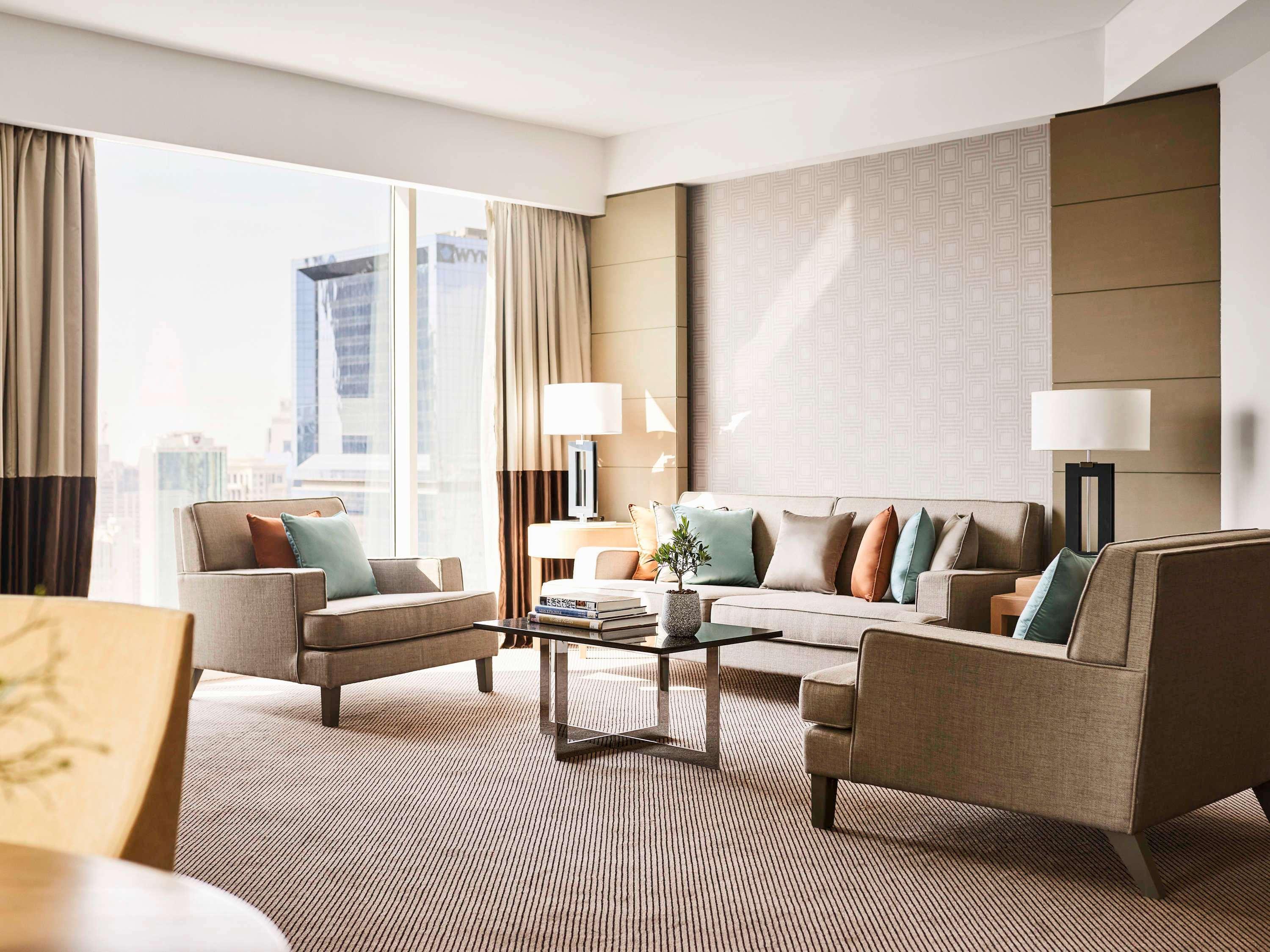 Pullman Doha West Bay Otel Dış mekan fotoğraf A living room in a suite at the Conrad Hong Kong