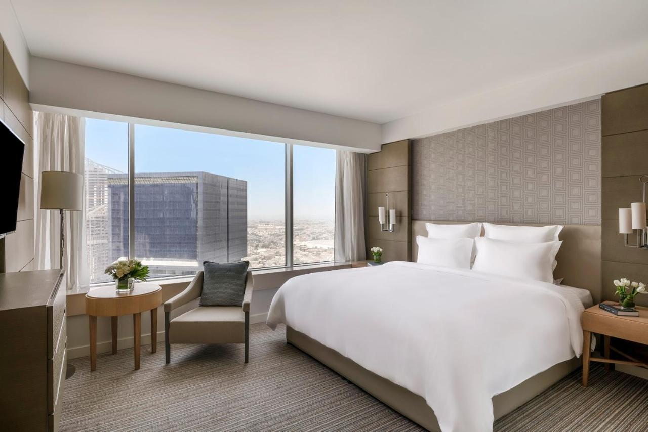 Pullman Doha West Bay Otel Dış mekan fotoğraf A guest room at the Ritz-Carlton, Riyadh