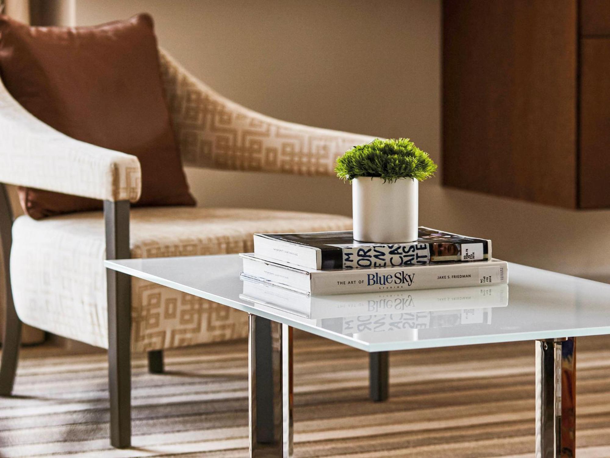 Pullman Doha West Bay Otel Dış mekan fotoğraf A coffee table
