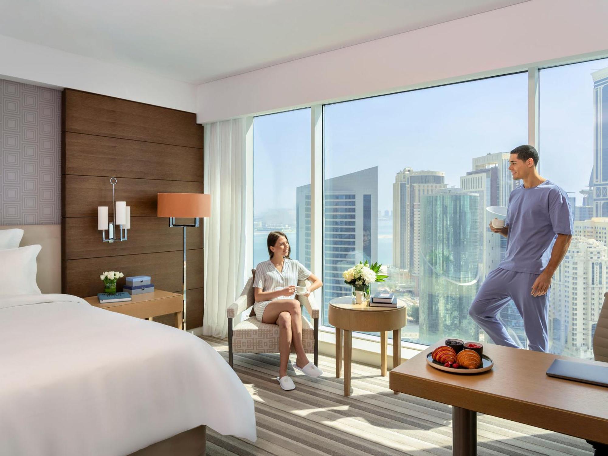 Pullman Doha West Bay Otel Dış mekan fotoğraf A guest room at the Conrad Dubai