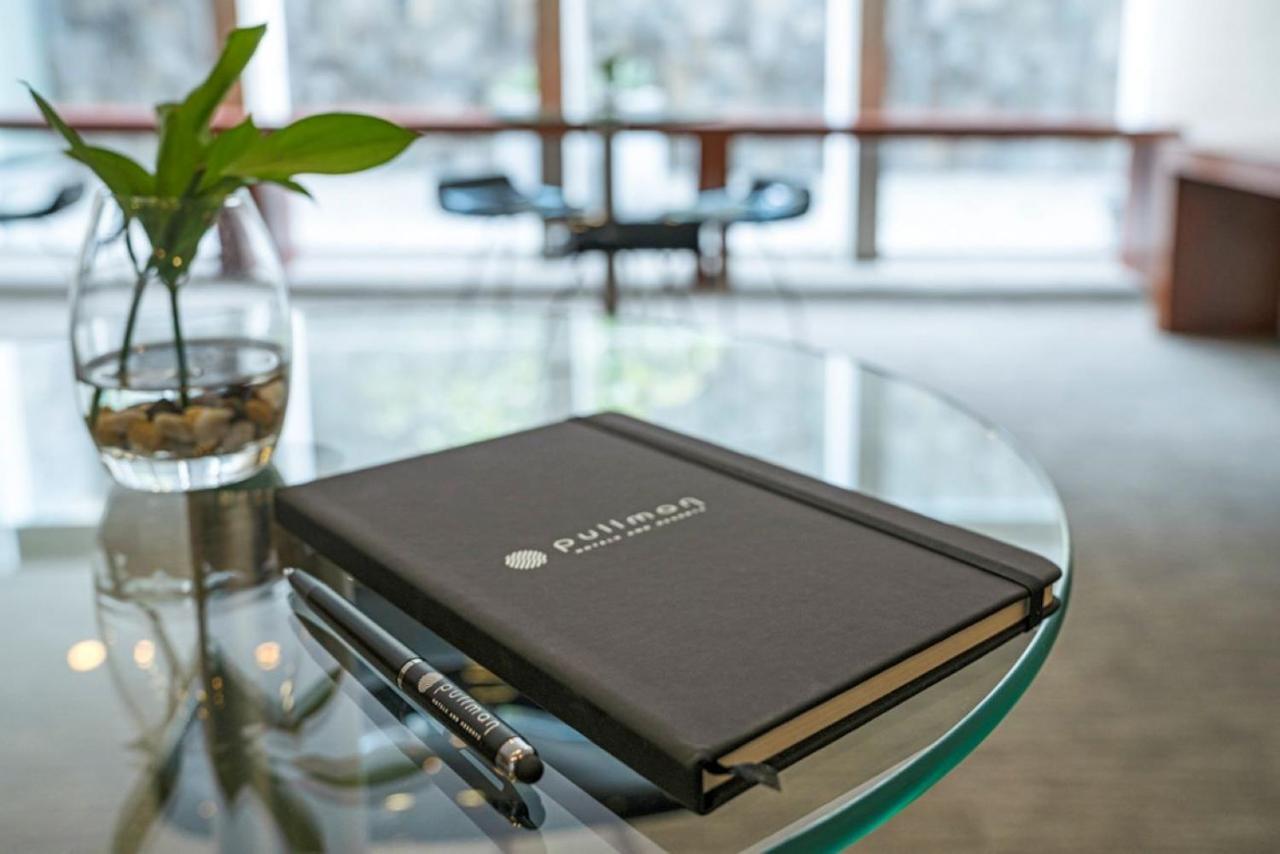 Pullman Doha West Bay Otel Dış mekan fotoğraf A leather bound journal
