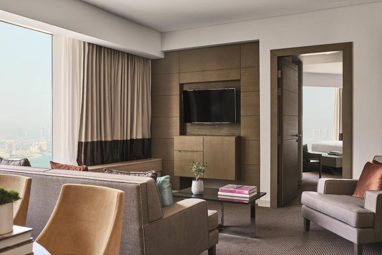 Pullman Doha West Bay Otel Dış mekan fotoğraf A suite at the hotel